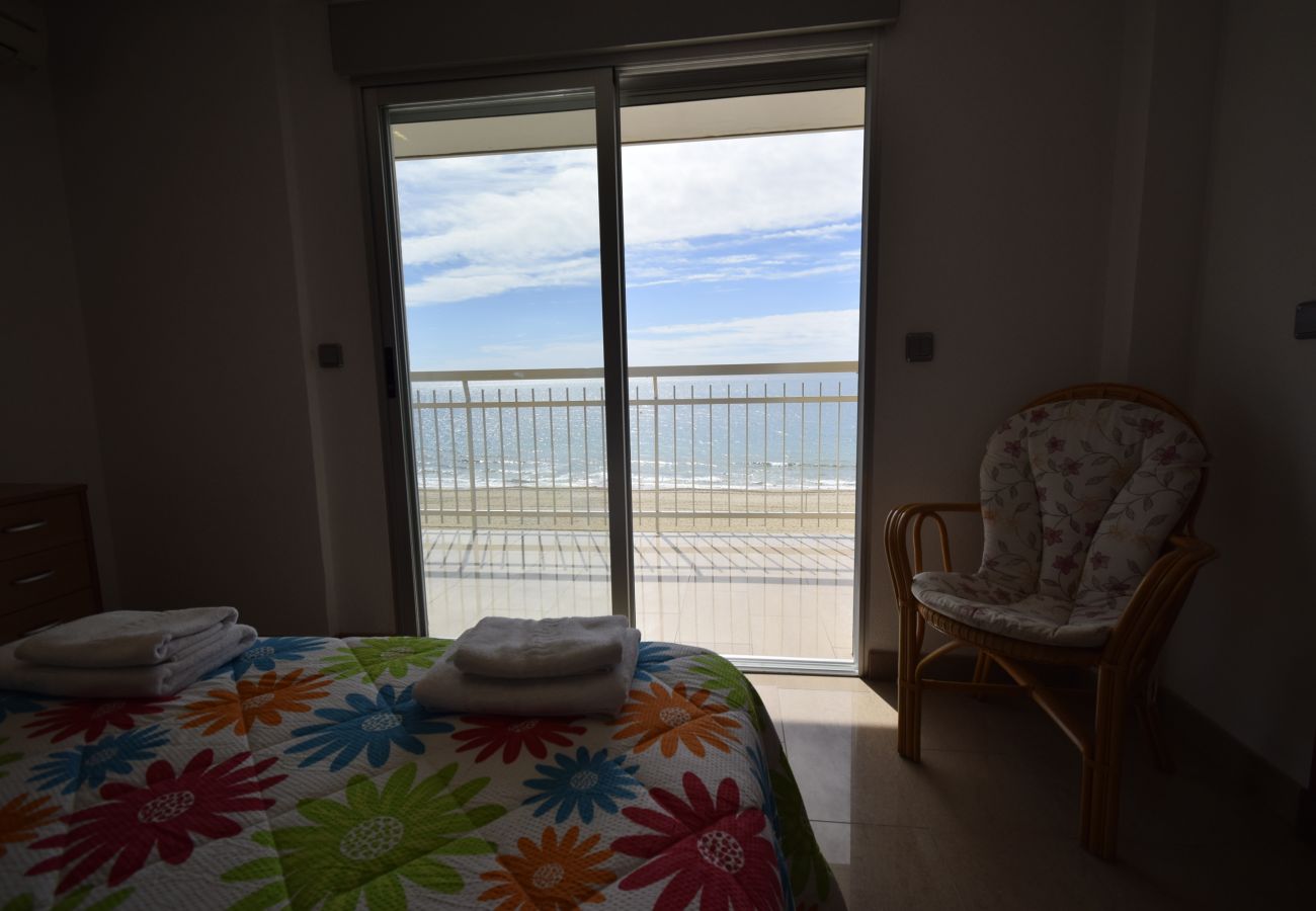 Appartement in Benidorm - MAR Y VENT - ZEEZICHT (3 SLAAPKAMER)