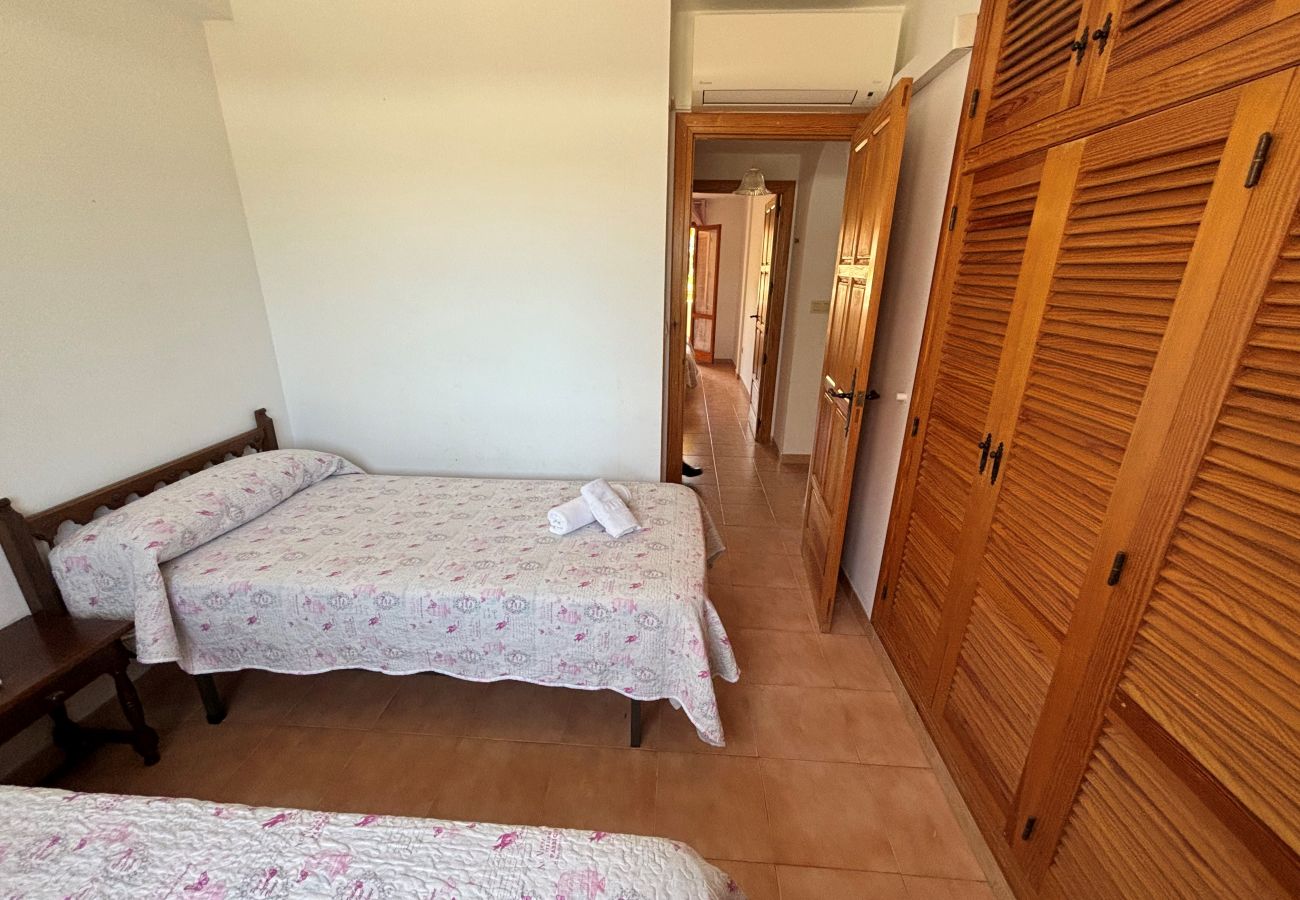 Appartamento a Denia - Apartamento en planta baja frente a la piscina y en primera linea de playa