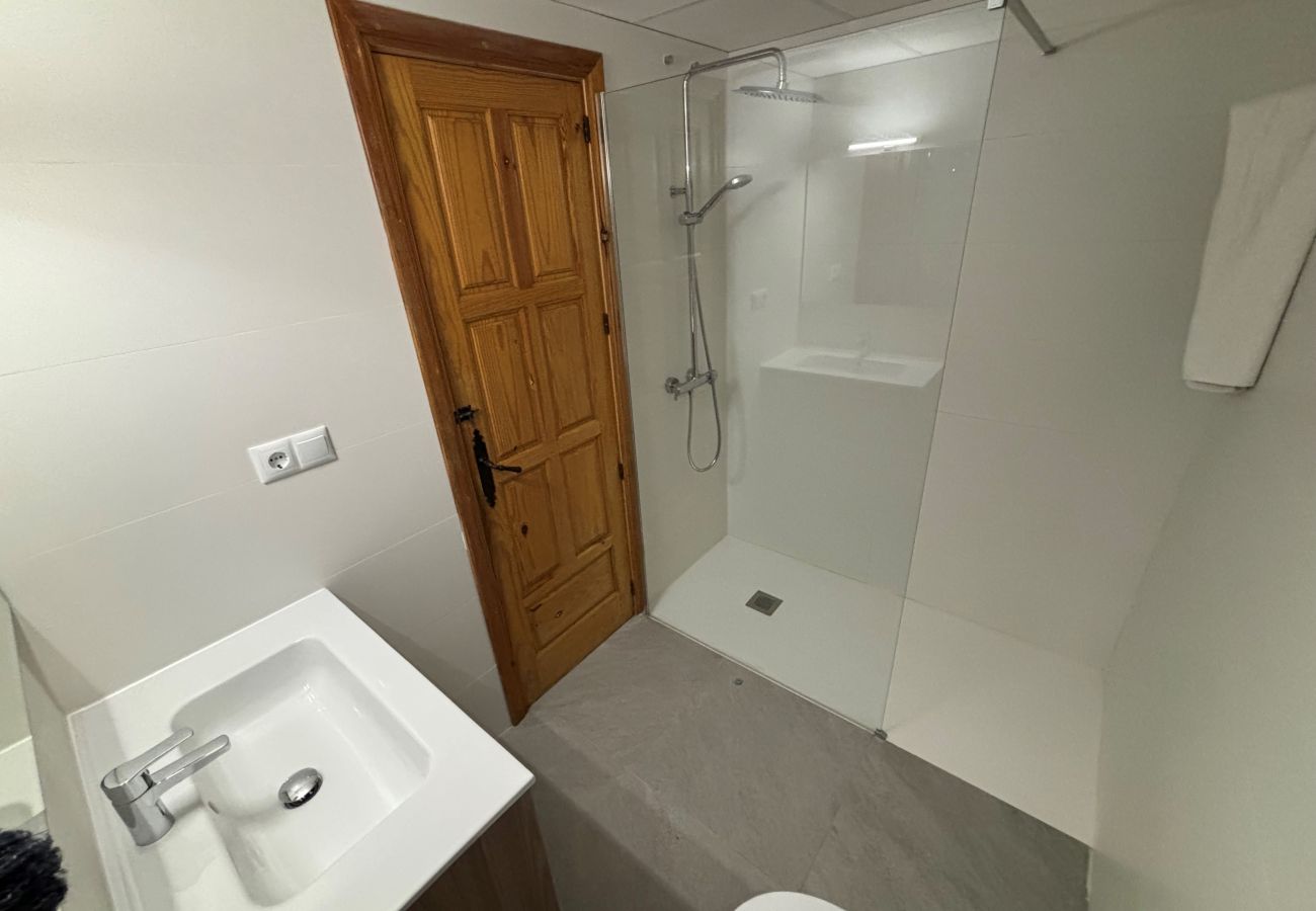 Apartamento em Denia - Apartamento en planta baja frente a la piscina y en primera linea de playa