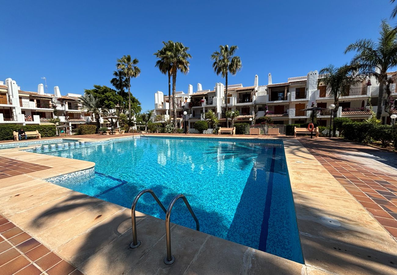 Apartamento em Denia - Apartamento en planta baja frente a la piscina y en primera linea de playa