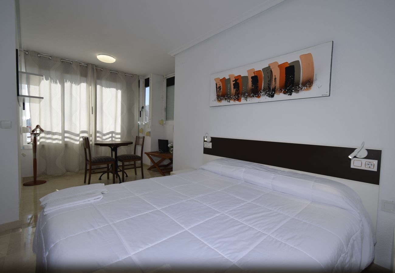 Apartamento em Benidorm - PINTOR ROSALES  (3 QUARTOS)