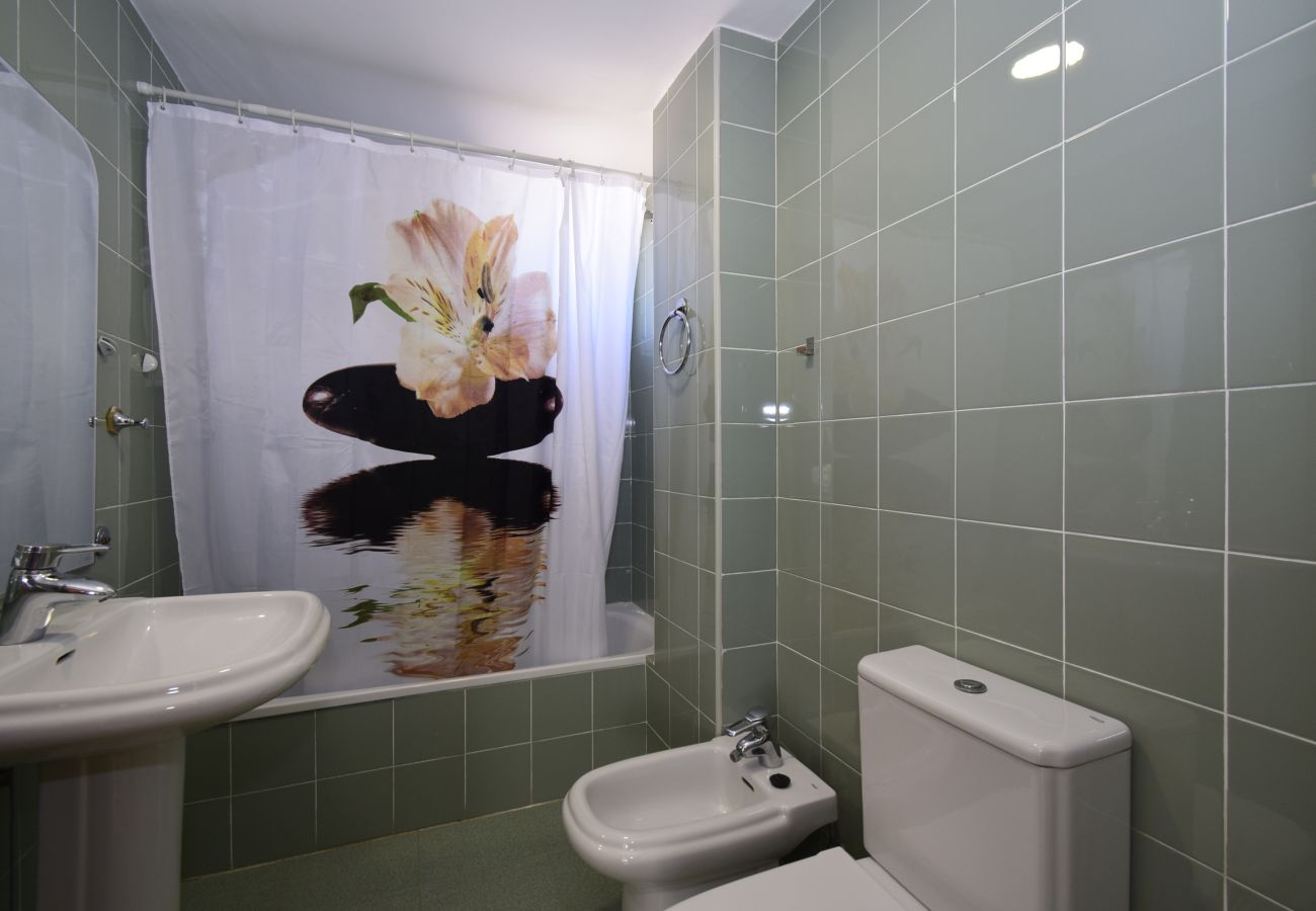 Apartamento em Benidorm - PINTOR ROSALES  (3 QUARTOS)